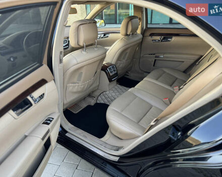 Черный Мерседес С Класс, объемом двигателя 4.7 л и пробегом 208 тыс. км за 23000 $, фото 11 на Automoto.ua