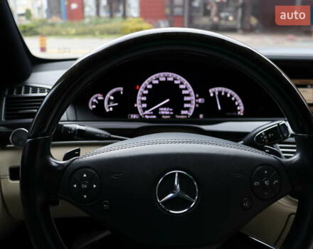 Черный Мерседес С Класс, объемом двигателя 4.7 л и пробегом 179 тыс. км за 17900 $, фото 16 на Automoto.ua