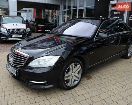 Черный Мерседес С Класс, объемом двигателя 4.7 л и пробегом 179 тыс. км за 17900 $, фото 1 на Automoto.ua