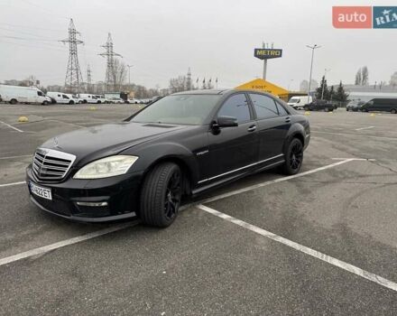Черный Мерседес С Класс, объемом двигателя 4.66 л и пробегом 231 тыс. км за 17000 $, фото 3 на Automoto.ua