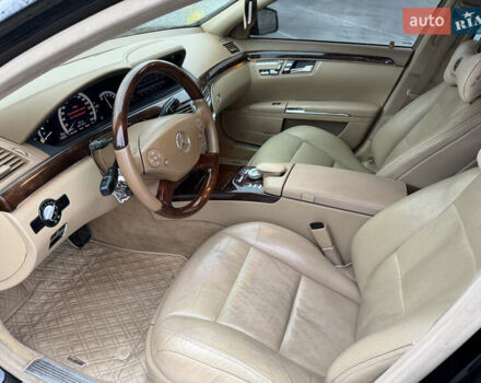 Черный Мерседес С Класс, объемом двигателя 4.66 л и пробегом 231 тыс. км за 18060 $, фото 24 на Automoto.ua