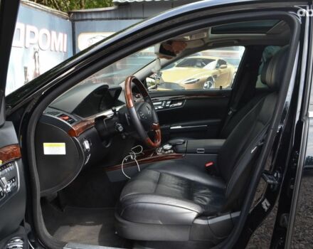 Черный Мерседес С Класс, объемом двигателя 3 л и пробегом 222 тыс. км за 19999 $, фото 10 на Automoto.ua