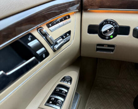 Черный Мерседес С Класс, объемом двигателя 4.66 л и пробегом 231 тыс. км за 18060 $, фото 27 на Automoto.ua