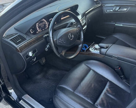 Черный Мерседес С Класс, объемом двигателя 3 л и пробегом 275 тыс. км за 22000 $, фото 7 на Automoto.ua