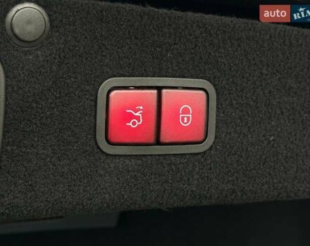 Черный Мерседес С Класс, объемом двигателя 3.98 л и пробегом 157 тыс. км за 72500 $, фото 24 на Automoto.ua