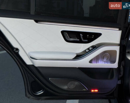 Черный Мерседес С Класс, объемом двигателя 3.98 л и пробегом 23 тыс. км за 177000 $, фото 70 на Automoto.ua