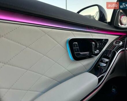 Черный Мерседес С Класс, объемом двигателя 3.98 л и пробегом 25 тыс. км за 180000 $, фото 108 на Automoto.ua