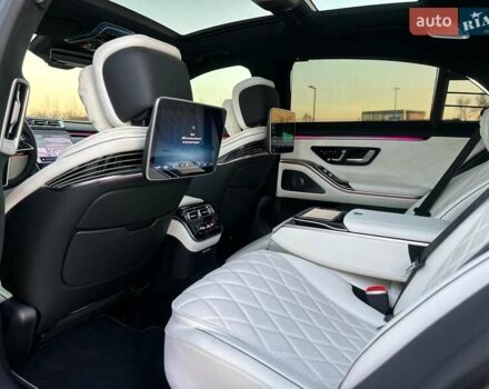 Черный Мерседес С Класс, объемом двигателя 3.98 л и пробегом 25 тыс. км за 180000 $, фото 89 на Automoto.ua