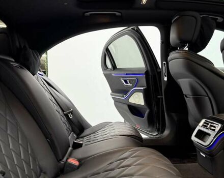 Черный Мерседес С Класс, объемом двигателя 3.98 л и пробегом 22 тыс. км за 125000 $, фото 38 на Automoto.ua