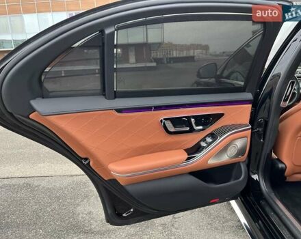 Чорний Мерседес С Клас, об'ємом двигуна 3.98 л та пробігом 18 тис. км за 165000 $, фото 21 на Automoto.ua