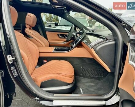 Черный Мерседес С Класс, объемом двигателя 3.98 л и пробегом 1 тыс. км за 330000 $, фото 24 на Automoto.ua