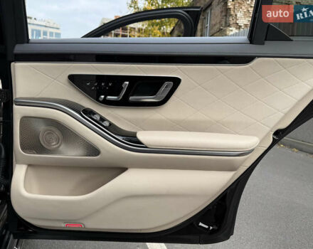 Черный Мерседес С Класс, объемом двигателя 3.98 л и пробегом 46 тыс. км за 178000 $, фото 58 на Automoto.ua