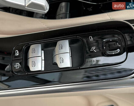 Черный Мерседес С Класс, объемом двигателя 3.98 л и пробегом 46 тыс. км за 178000 $, фото 53 на Automoto.ua