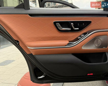 Чорний Мерседес С Клас, об'ємом двигуна 2.99 л та пробігом 17 тис. км за 180000 $, фото 62 на Automoto.ua