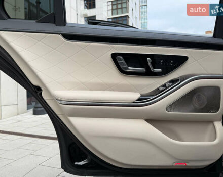 Черный Мерседес С Класс, объемом двигателя 3.98 л и пробегом 46 тыс. км за 178000 $, фото 61 на Automoto.ua