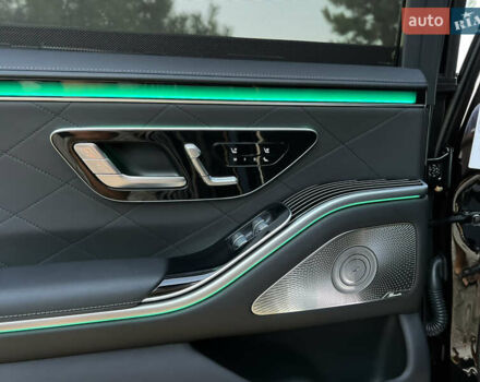 Черный Мерседес С Класс, объемом двигателя 3.98 л и пробегом 7 тыс. км за 229000 $, фото 36 на Automoto.ua