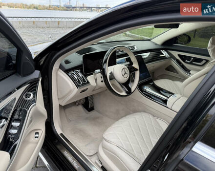 Чорний Мерседес С Клас, об'ємом двигуна 3.98 л та пробігом 13 тис. км за 223000 $, фото 4 на Automoto.ua
