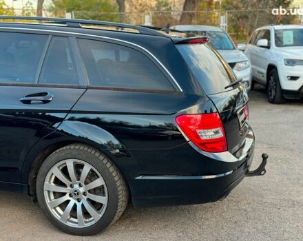 Черный Мерседес С Класс, объемом двигателя 2.2 л и пробегом 240 тыс. км за 10000 $, фото 8 на Automoto.ua