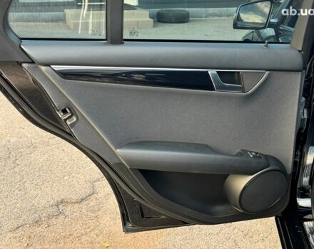 Черный Мерседес С Класс, объемом двигателя 2.2 л и пробегом 240 тыс. км за 10000 $, фото 16 на Automoto.ua