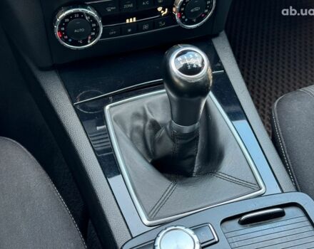 Черный Мерседес С Класс, объемом двигателя 2.2 л и пробегом 240 тыс. км за 10000 $, фото 28 на Automoto.ua