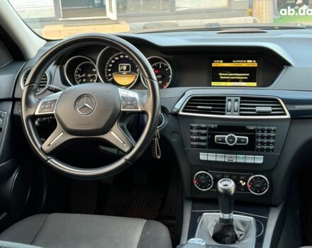 Черный Мерседес С Класс, объемом двигателя 2.2 л и пробегом 240 тыс. км за 10000 $, фото 23 на Automoto.ua