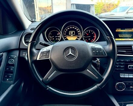 Черный Мерседес С Класс, объемом двигателя 2.2 л и пробегом 240 тыс. км за 10000 $, фото 24 на Automoto.ua