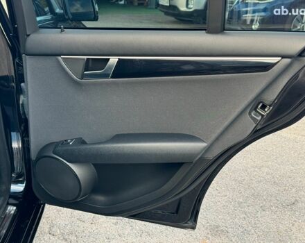 Черный Мерседес С Класс, объемом двигателя 2.2 л и пробегом 240 тыс. км за 10000 $, фото 18 на Automoto.ua