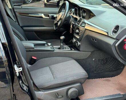 Черный Мерседес С Класс, объемом двигателя 2.2 л и пробегом 240 тыс. км за 10000 $, фото 21 на Automoto.ua