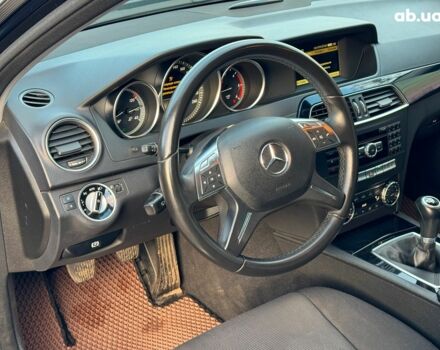 Черный Мерседес С Класс, объемом двигателя 2.2 л и пробегом 240 тыс. км за 10000 $, фото 15 на Automoto.ua