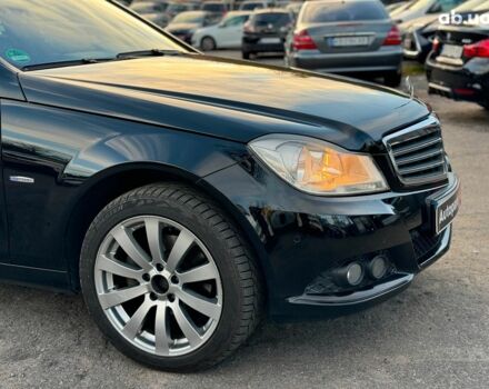 Черный Мерседес С Класс, объемом двигателя 2.2 л и пробегом 240 тыс. км за 10000 $, фото 3 на Automoto.ua