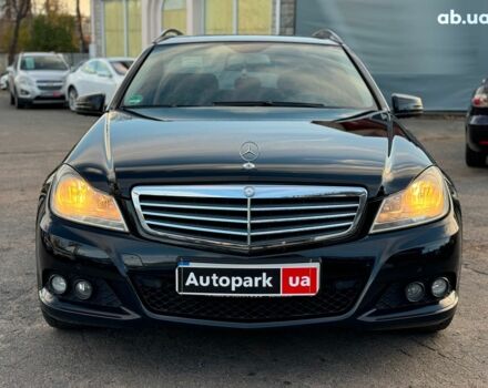Черный Мерседес С Класс, объемом двигателя 2.2 л и пробегом 240 тыс. км за 10000 $, фото 1 на Automoto.ua