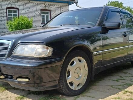 Мерседес С Класс 1998 в Бершаде на Automoto.ua Черный Мерседес С Класс, объемом двигателя 1.8 л и пробегом 420 тыс. км за 3150 $, фото 1 на Automoto.ua
