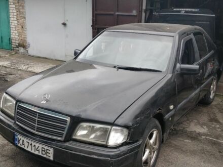 Мерседес С Клас 1998 у Києві на Automoto.ua Чорний Мерседес С Клас, об'ємом двигуна 2 л та пробігом 420 тис. км за 950 $, фото 1 на Automoto.ua