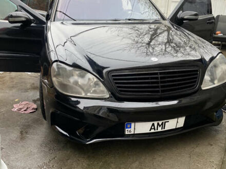 Черный Мерседес С Класс, объемом двигателя 4.27 л и пробегом 210 тыс. км за 5500 $, фото 1 на Automoto.ua