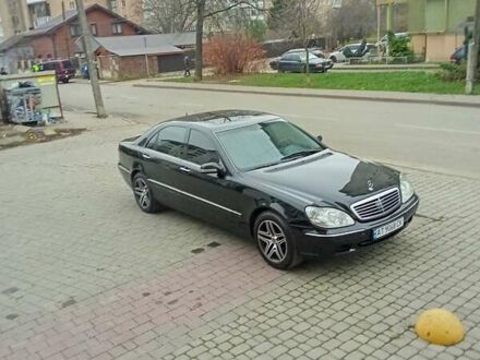 Черный Мерседес С Класс, объемом двигателя 5 л и пробегом 450 тыс. км за 5700 $, фото 1 на Automoto.ua