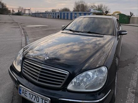 Мерседес С Клас 2000 у Дніпро (Дніпропетровську) на Automoto.ua Чорний Мерседес С Клас, об'ємом двигуна 4.3 л та пробігом 300 тис. км за 5500 $, фото 1 на Automoto.ua