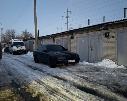 Черный Мерседес С Класс, объемом двигателя 3.2 л и пробегом 325 тыс. км за 2500 $, фото 1 на Automoto.ua