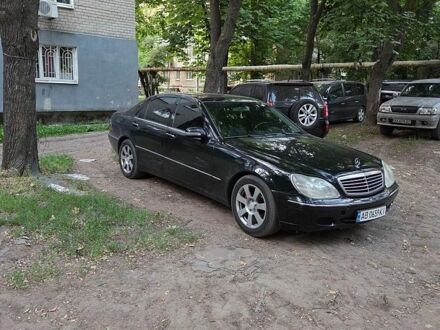 Чорний Мерседес С Клас, об'ємом двигуна 4.97 л та пробігом 300 тис. км за 4000 $, фото 1 на Automoto.ua