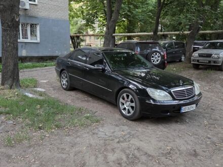 Чорний Мерседес С Клас, об'ємом двигуна 5 л та пробігом 300 тис. км за 4000 $, фото 1 на Automoto.ua