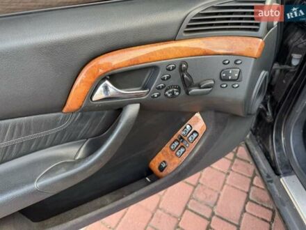 Черный Мерседес С Класс, объемом двигателя 5 л и пробегом 400 тыс. км за 3500 $, фото 1 на Automoto.ua