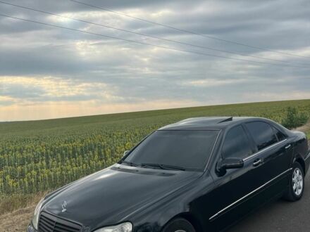 Чорний Мерседес С Клас, об'ємом двигуна 5 л та пробігом 350 тис. км за 5650 $, фото 1 на Automoto.ua
