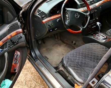 Черный Мерседес С Класс, объемом двигателя 4.3 л и пробегом 500 тыс. км за 2700 $, фото 1 на Automoto.ua