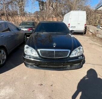 Чорний Мерседес С Клас, об'ємом двигуна 4 л та пробігом 300 тис. км за 6300 $, фото 1 на Automoto.ua