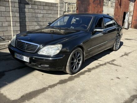 Черный Мерседес С Класс, объемом двигателя 5.8 л и пробегом 200 тыс. км за 4800 $, фото 1 на Automoto.ua