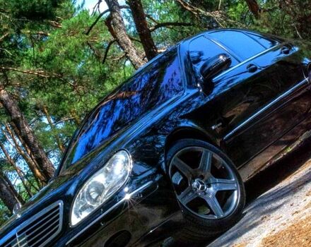 Черный Мерседес С Класс, объемом двигателя 5 л и пробегом 270 тыс. км за 7500 $, фото 1 на Automoto.ua