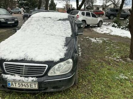 Черный Мерседес С Класс, объемом двигателя 4.2 л и пробегом 300 тыс. км за 4200 $, фото 1 на Automoto.ua