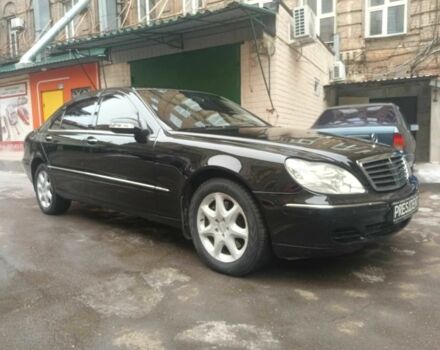 Черный Мерседес С Класс, объемом двигателя 5 л и пробегом 432 тыс. км за 8800 $, фото 1 на Automoto.ua
