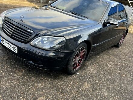 Чорний Мерседес С Клас, об'ємом двигуна 3.7 л та пробігом 295 тис. км за 5000 $, фото 1 на Automoto.ua