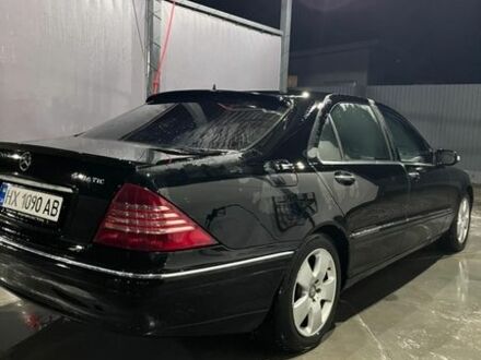 Черный Мерседес С Класс, объемом двигателя 3.7 л и пробегом 330 тыс. км за 8500 $, фото 1 на Automoto.ua