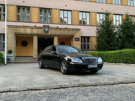 Чорний Мерседес С Клас, об'ємом двигуна 3.7 л та пробігом 440 тис. км за 8000 $, фото 1 на Automoto.ua